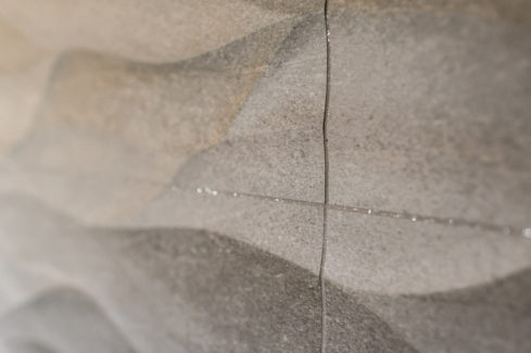 Fliesenarbeiten Nautrsteinwand 3-dimensional